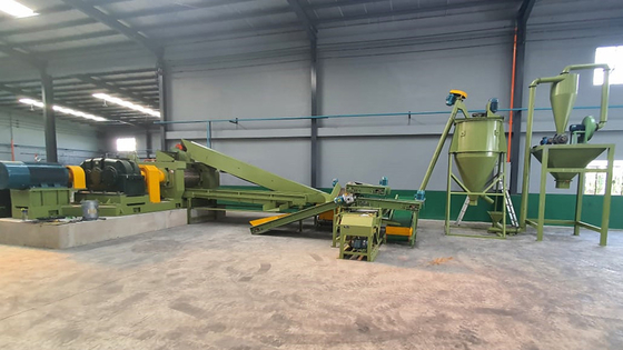 satın al Yarım otomatik lastik atık geri dönüşüm hattı lastikleri 0-200 ağlı kauçuk tozu haline getirir online manufacture