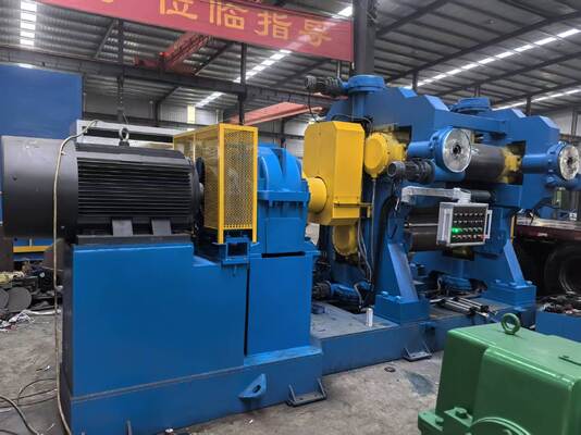 İyi fiyat PLC ile denetlenen Dört rulolu kalender makinesi, 500-2000 mm genişliğinde iki taraflı kaplama için çevrimiçi