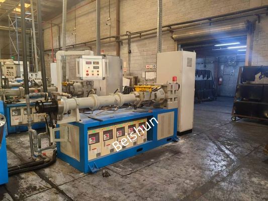 İyi fiyat 100kg/saat Kapasiteli, 0-400℃ Sıcaklık Aralığında ve 900-950HV Vida Sertliğinde EPDM Sızdırmazlık Şeridi Üretim Hattı çevrimiçi